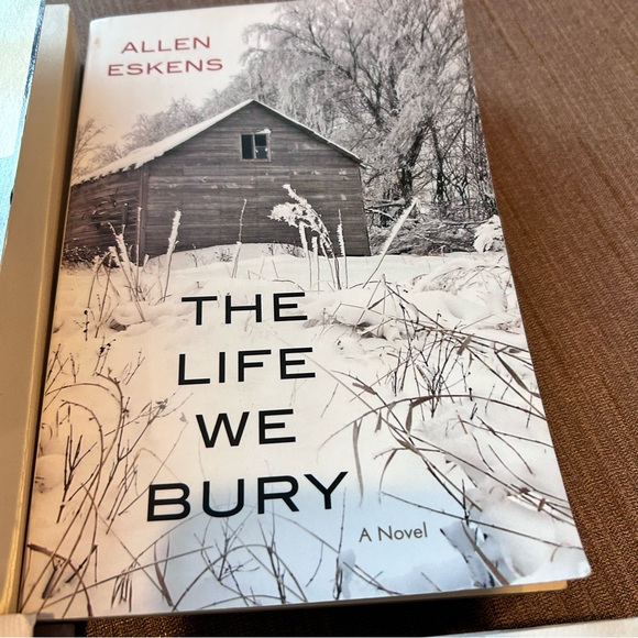 Book Bundle Set of 4 Books Hardcover Paperback Bestselling Authors - Picture 5 of 5